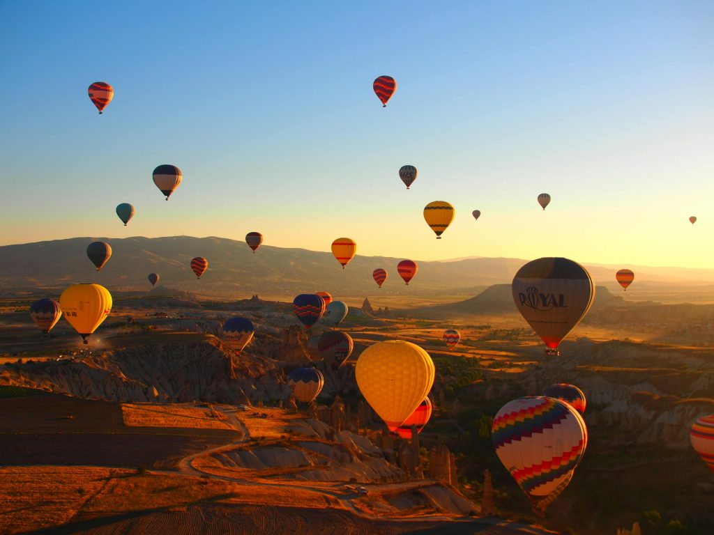 hot air balloon in sedona arizona